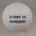 piłka biała, do siatkówki, z nadrukiem w kolorze granatowym "sport to zdrowie!"